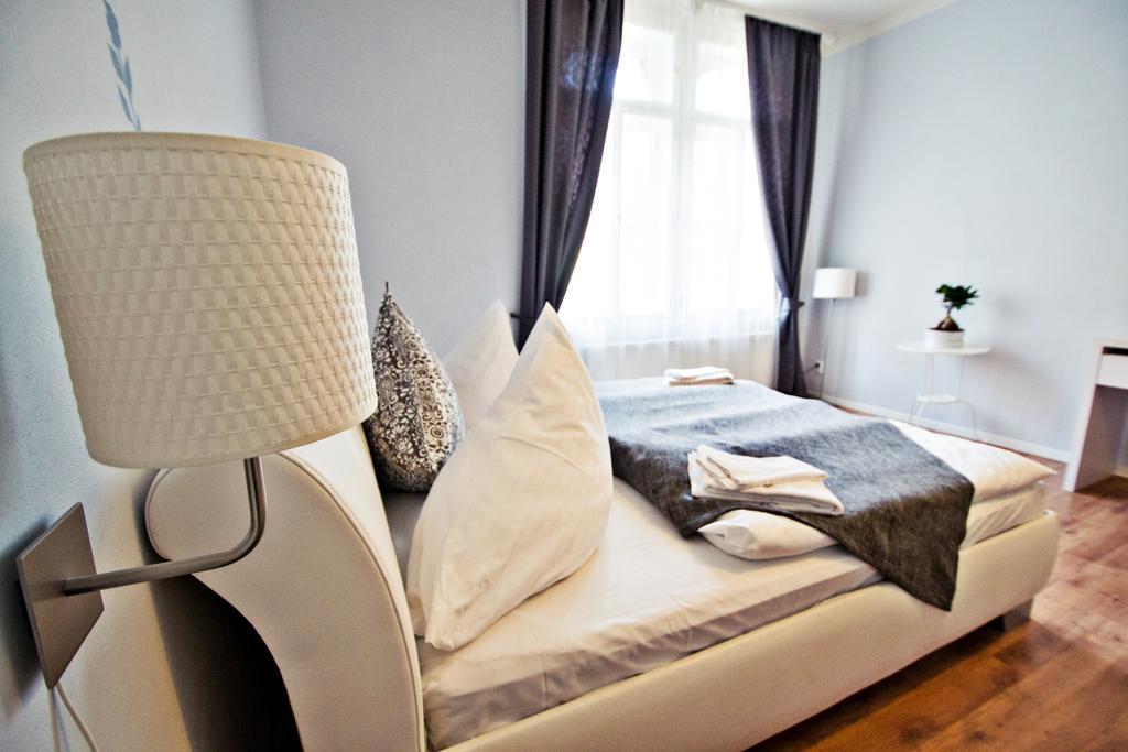Business Class Ruterra Suite Прага Екстериор снимка