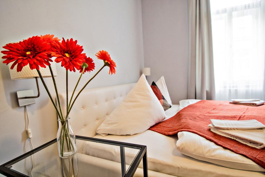 Business Class Ruterra Suite Прага Екстериор снимка